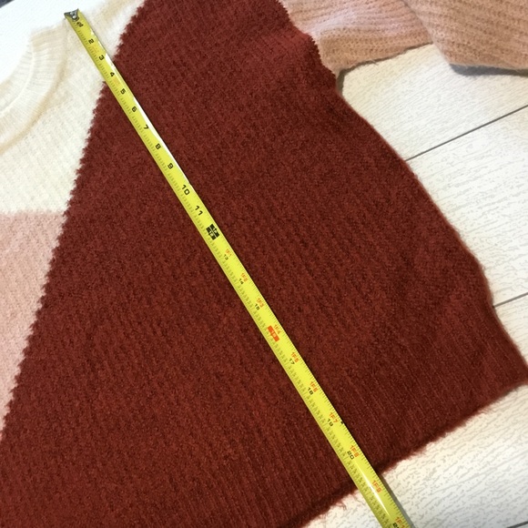 Silverflint fuzzy color block sweater - Picture 7 of 9